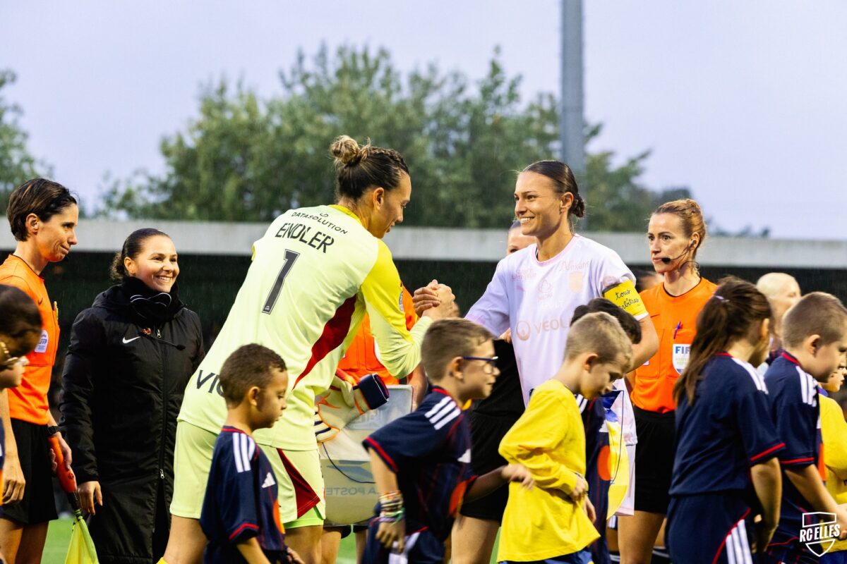 Féminines &#124; Un monde d';écart
