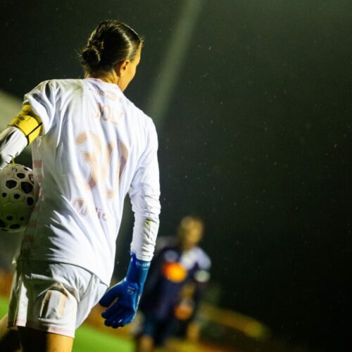 Féminines | Loin du compte